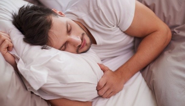 MAN SLEEPS ONLY 30 MINUTES